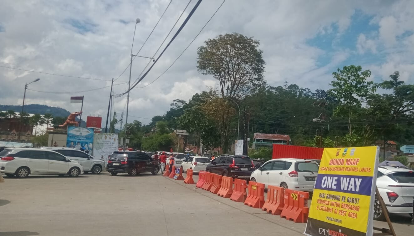 Arus Lalu Lintas di Jalur Mudik Garut Padat, One Way Berlaku di Beberapa Titik