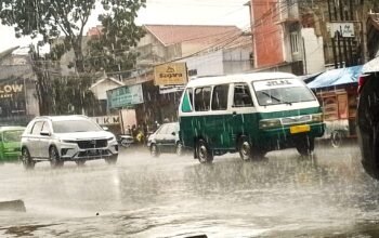 Hujan Deras Guyur Jalur Mudik Garut, Polisi Terapkan One Way