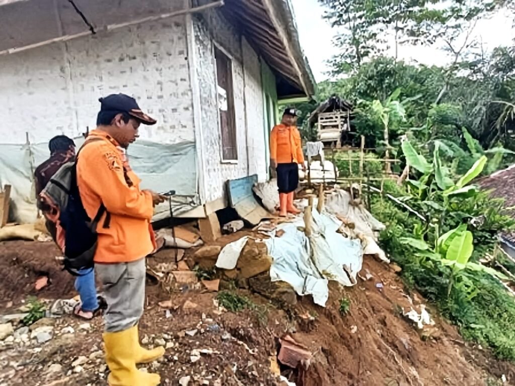 Warga Singajaya Was-was dan Menanti Kepastian Relokasi Setelah Pergerakan Tanah Semakin Meluas