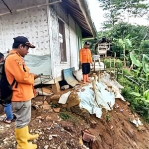 Warga Singajaya Was-was dan Menanti Kepastian Relokasi Setelah Pergerakan Tanah Semakin Meluas
