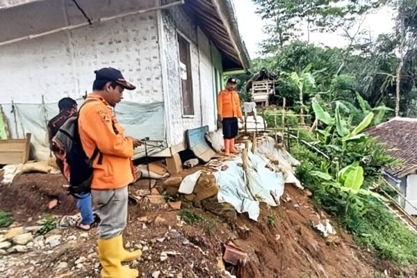 Warga Singajaya Was-was dan Menanti Kepastian Relokasi Setelah Pergerakan Tanah Semakin Meluas