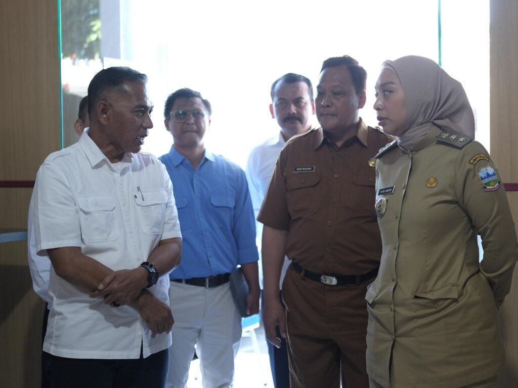 Dorong Peningkatan Kinerja dan Pelayanan, Wakil Bupati Garut Tekankan Profesionalisme dalam Pengelolaan BPR Garut
