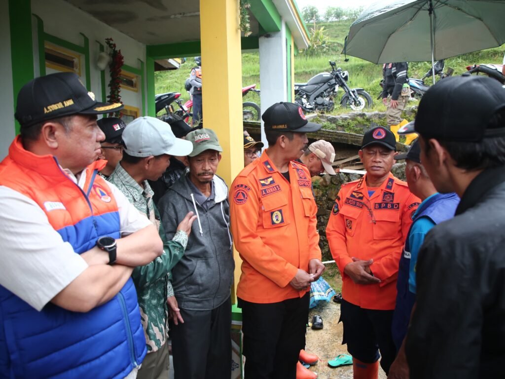 Syakur Amin Tinjau Lokasi Bencana Tanah Bergerak di Singajaya, Segera Tetapkan Status Tanggap Darurat