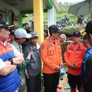 Syakur Amin Tinjau Lokasi Bencana Tanah Bergerak di Singajaya, Segera Tetapkan Status Tanggap Darurat