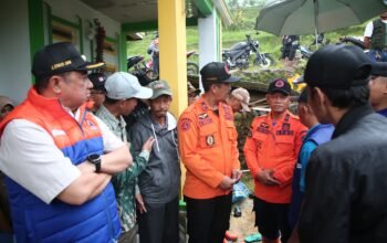 Syakur Amin Tinjau Lokasi Bencana Tanah Bergerak di Singajaya