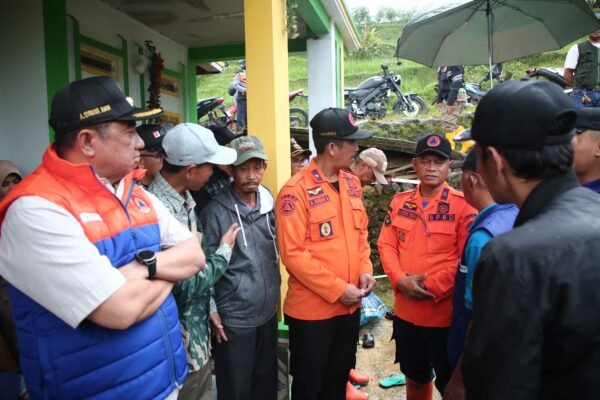 Syakur Amin Tinjau Lokasi Bencana Tanah Bergerak di Singajaya, Segera Tetapkan Status Tanggap Darurat