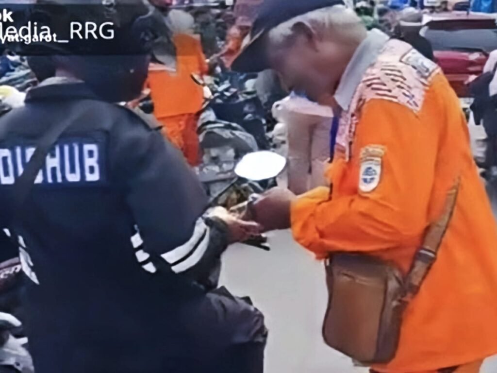 Pak Bupati, Ibu Wabup, Petugas Dishub Garut Pungut Uang dari Jukir ini Pungli? Kadishub Beladiri “Bank Tutup”