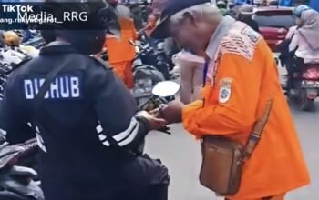 Pak Bupati, Ibu Wabup, Petugas Dishub Pungut Uang dari Jukir