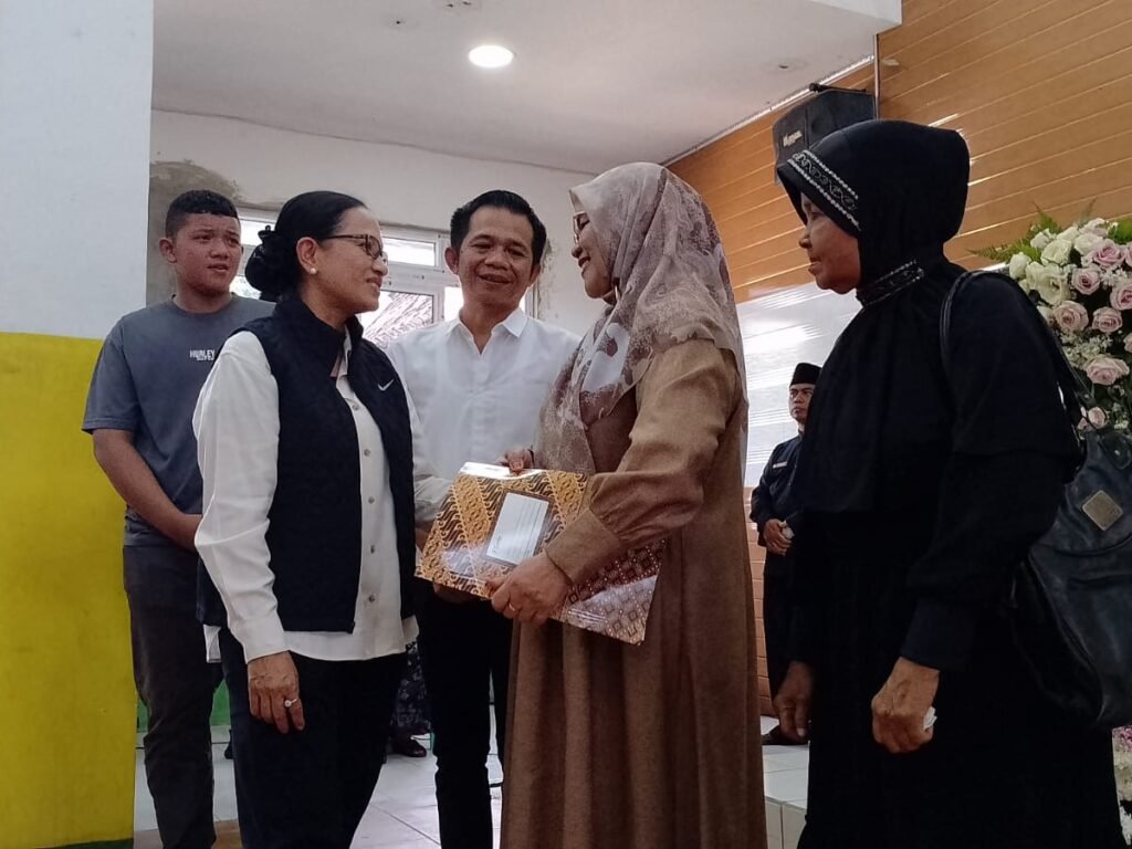Kajati Jabar Dukung Program “Gerakan Purwakarta Nyaah Ka Indung”, Bupati Purwakarta Persembahkan 1000 Ibu Asuh untuk Gubernur Jawa Barat