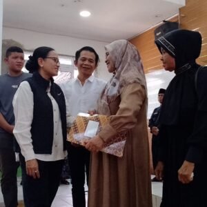 Kajati Jabar Dukung Program “Gerakan Purwakarta Nyaah Ka Indung”, Bupati Purwakarta Persembahkan 1000 Ibu Asuh untuk Gubernur Jawa Barat