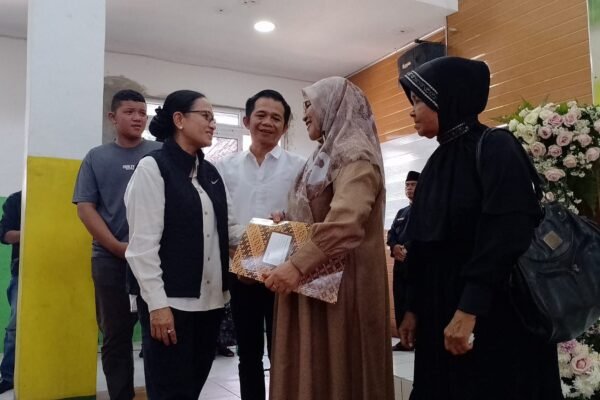 Kajati Jabar Dukung Program “Gerakan Purwakarta Nyaah Ka Indung”, Bupati Purwakarta Persembahkan 1000 Ibu Asuh untuk Gubernur Jawa Barat