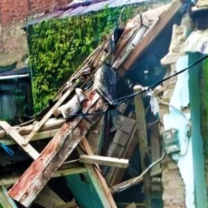 Rumah Warga di Garut Kota Roboh Akibat Hujan Deras, Kerugian Ditaksir Rp50 Juta