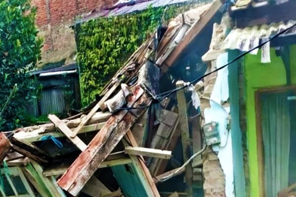 Rumah Warga di Garut Kota Roboh Akibat Hujan Deras, Kerugian Ditaksir Rp50 Juta