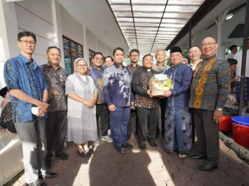 Jaga Kerukunan Antarumat Beragama, Pemimpin Kristiani Garut Temui Bupati di Rudin Sampaikan Selamat Idul Fitri