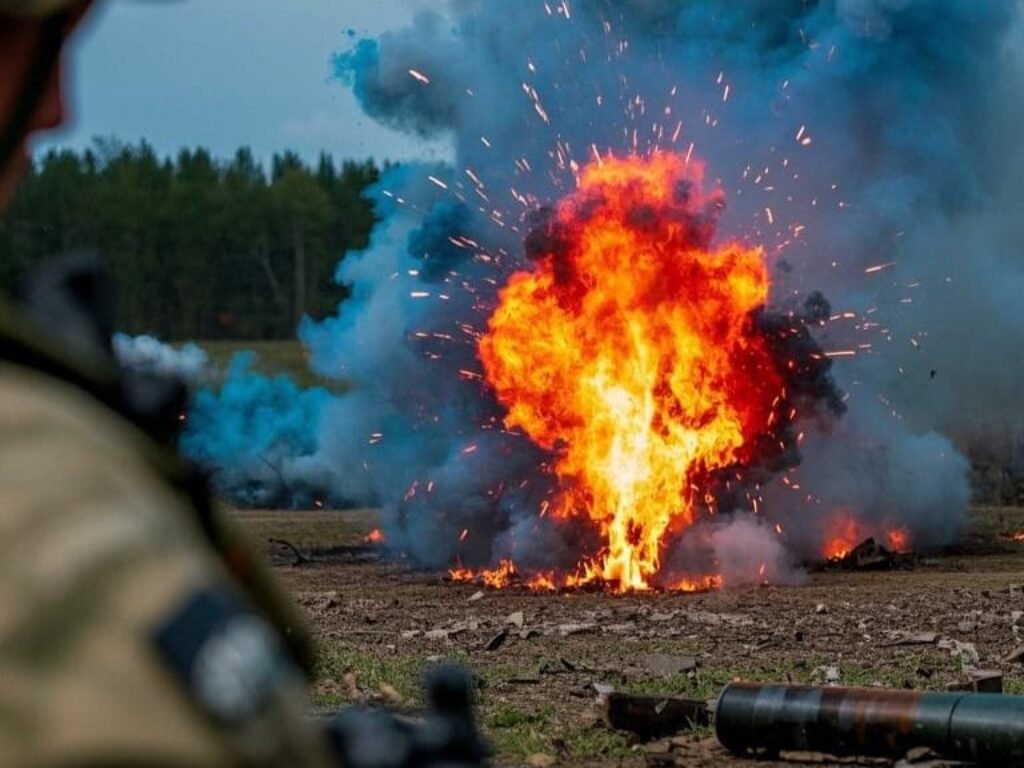 TNI AD Menawarkan Konpensasi Bagi Anak Korban Ledakan Amunisi di Garut, Ketua YLBHI “Kompensasi tidak bisa Gantikan Pengungkapan Fakta”