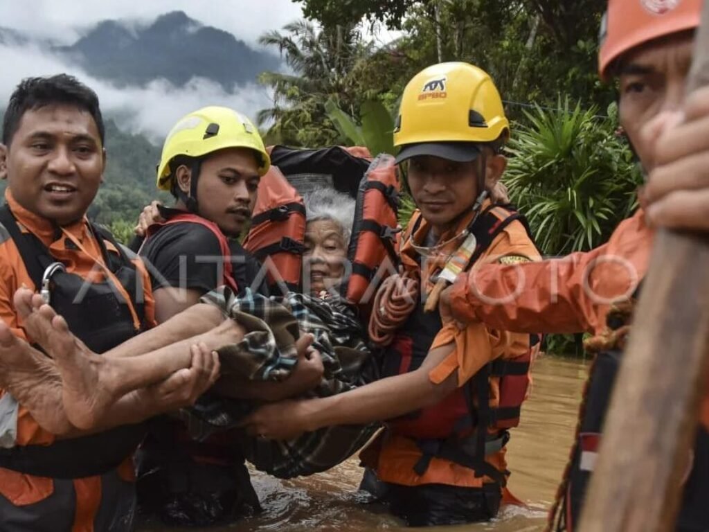 Akibat Sungai Citanduy Meluap Ratusan Rumah di Ciamis Terendam Banjir, BPBD Evakuasi Lansia