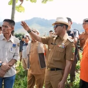 Kantor Desa Nagreg Kendan dan 3 Orang Warga Tertimbun Longsor, Luapan Air Bercampur Lumpur Rendam Jalan Raya Nagreg