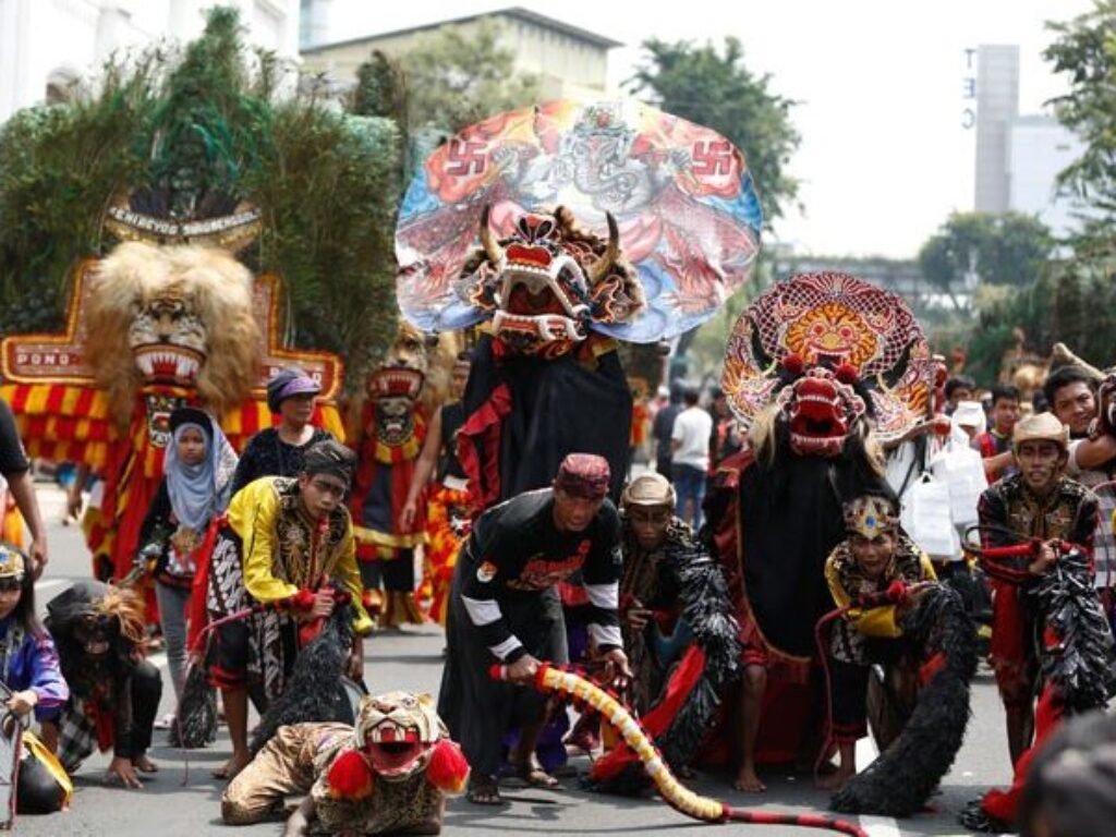 Light Cultuture Paradise Karnaval Budaya Surabaya Bakal Dimeriahkan Walikota se- Indonesia