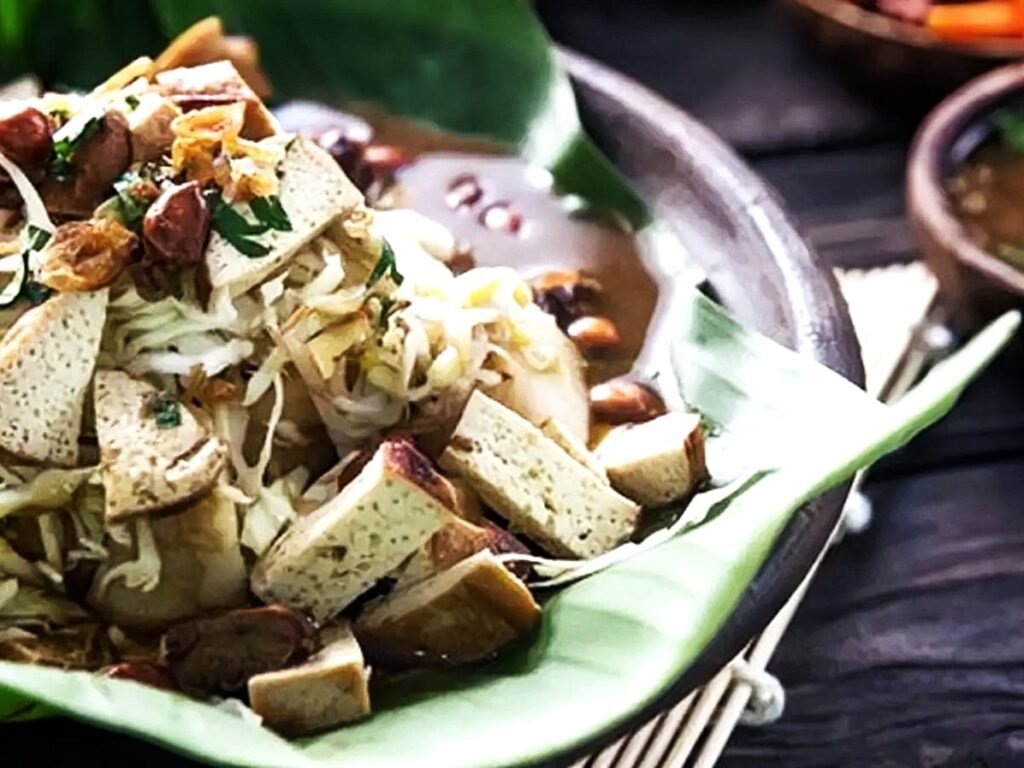 Takoah Kupat Tahu Khas Sunda Vibes-nya Kayak Pelukan Emak: Simpel, Enak, Auto Nagih! Begini Cara Buatnya