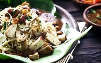 Takoah Kupat Tahu Khas Sunda Vibes-nya Kayak Pelukan Emak