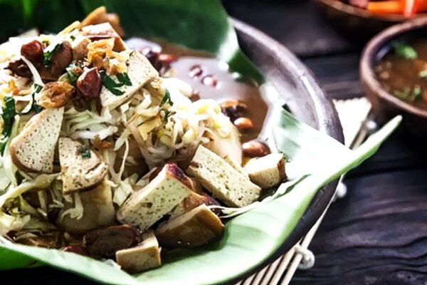 Takoah Kupat Tahu Khas Sunda Vibes-nya Kayak Pelukan Emak: Simpel, Enak, Auto Nagih! Begini Cara Buatnya