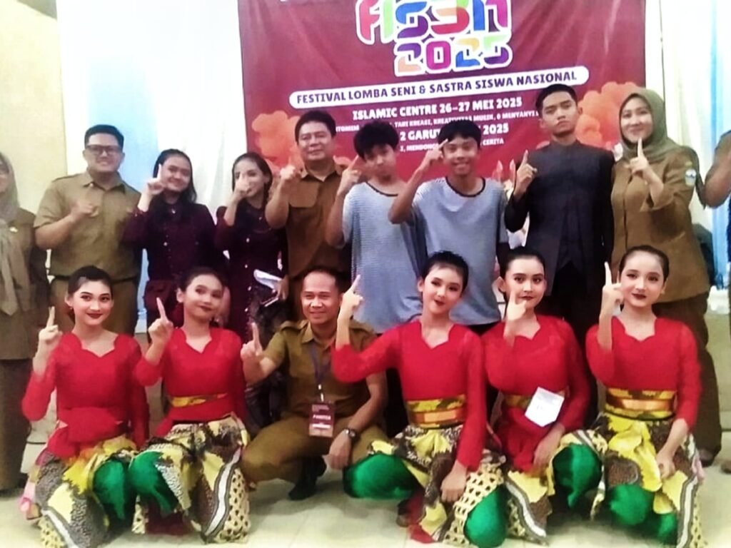 Juarai Tiga Cabang Lomba, SMPN 1 Garut Kota Raih Juara Umum FLS2N 2025 Tingkat Kabupaten