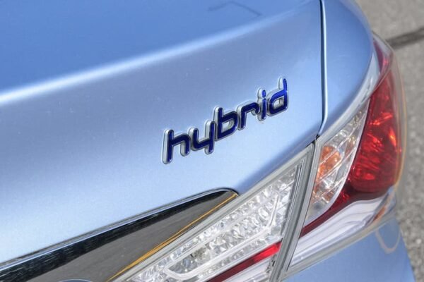 Enam Kelebihan Mobil Hybrid, “Hemat Bahan Bakar Loh”