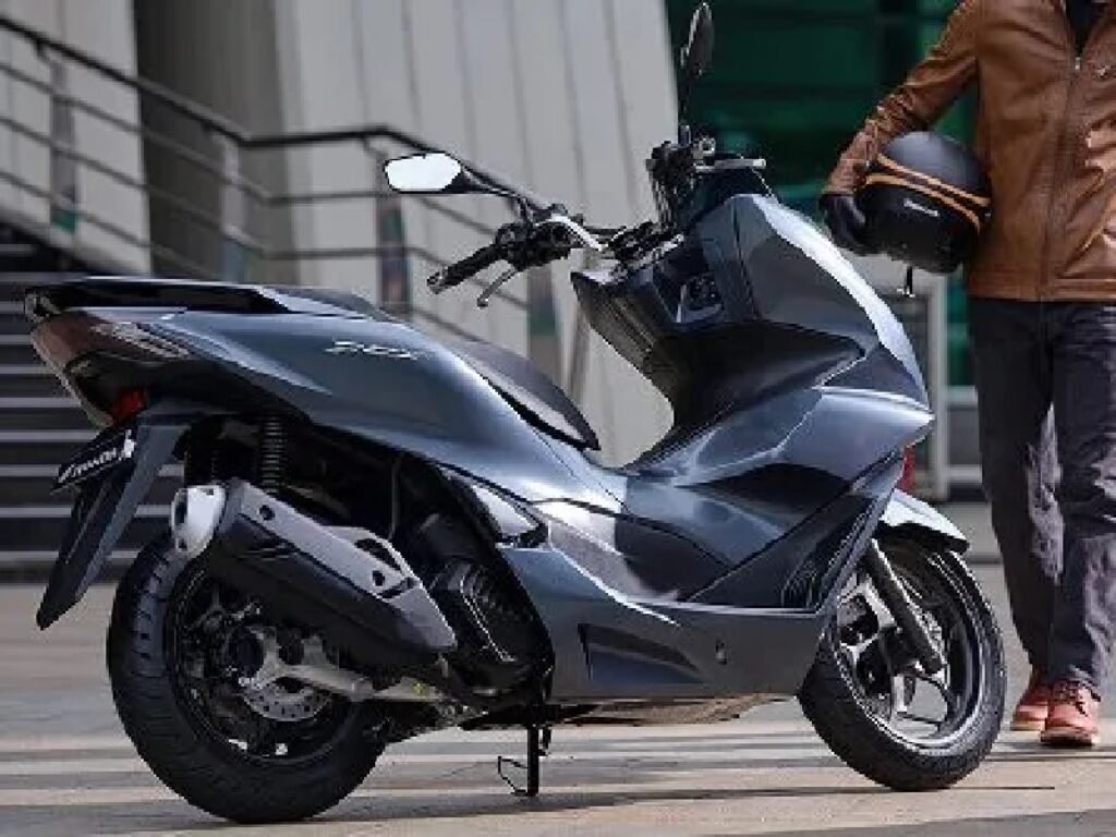 Honda PCX Motornya Mahasiswa dan Anak Muda Skutik Premium Elegan