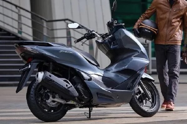 Ini Kelebihan Honda PCX Hybrid Selain Irit BBM