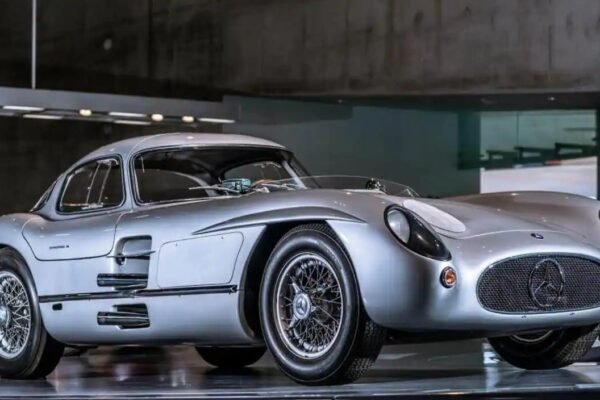 Harga Mobil Mercedes-Benz 300 SLR Uhlenhaut Coupé (1955) Tembus Rp.2,2 Trilun
