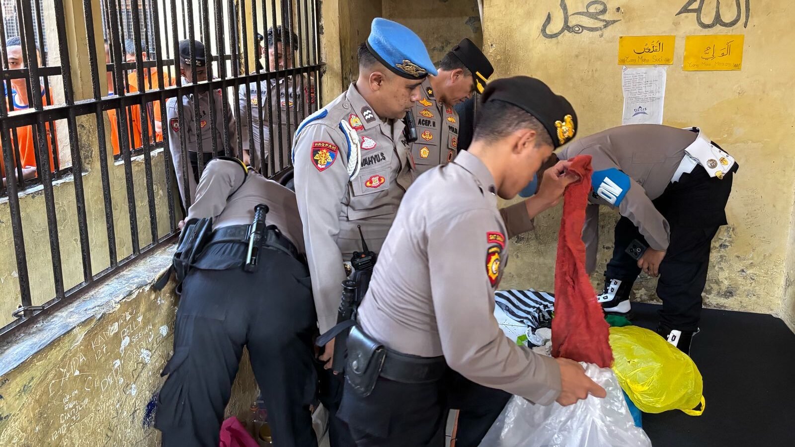 Bhabinkamtibmas Polsek Plered Pererat Hubungan dengan Warg