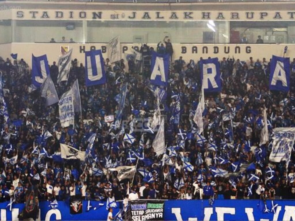 Persib Bandung Tertahan Barito Putera 1-1, GBLA Lautan Biru