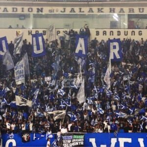 Persib Bandung Tertahan Barito Putera 1-1, GBLA Lautan Biru
