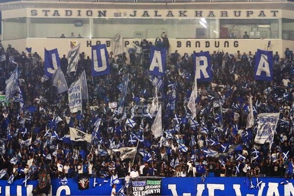 Persib Bandung Tertahan Barito Putera 1-1, GBLA Lautan Biru
