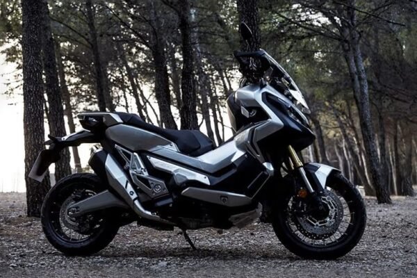 Mana Lebih Keren, Yamaha NMAX Dan Honda ADV