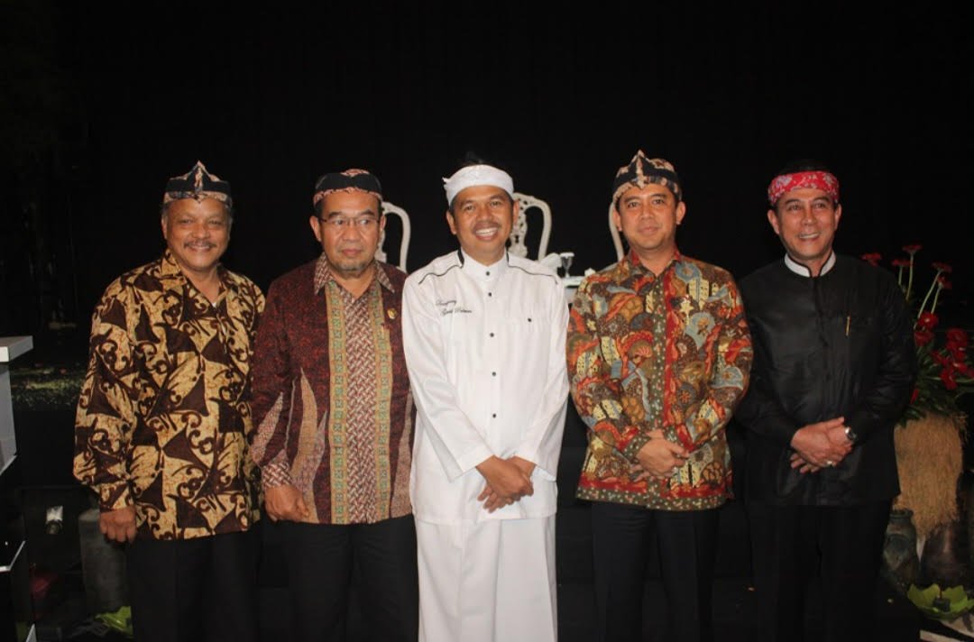 Dedi Mulyadi saat berforo bersama dengan Uda Herman, Dadan Koswara, Yudi K. (Ft: N.I Nurlaela)