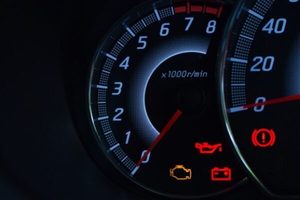 Lampu Check Engine Menyala? Waspadai 6 Masalah Ini Pada Mobil Anda