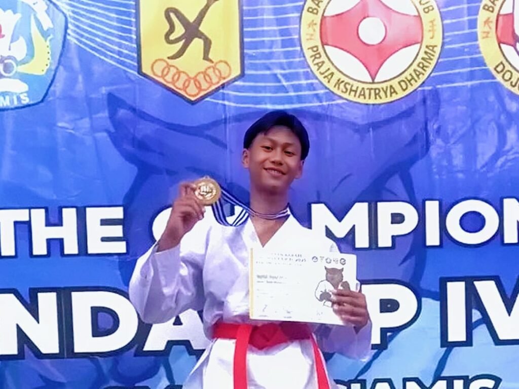 Karateka SMK Tunas Harapan Purwadadi Juara Umum Kejuaraan Karate Smanda Cup 2025