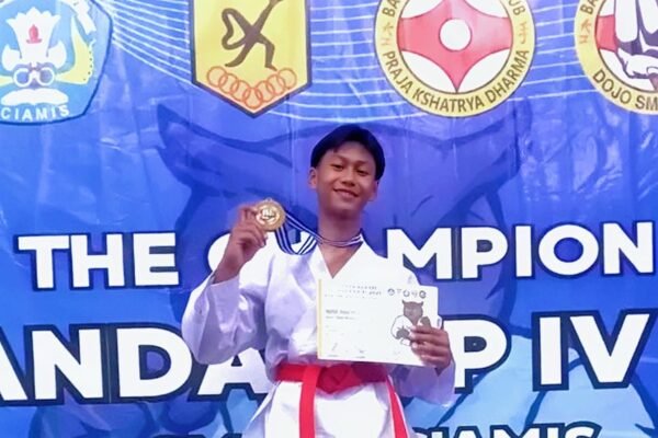 Karateka SMK Tunas Harapan Purwadadi Juara Umum Kejuaraan Karate Smanda Cup 2025