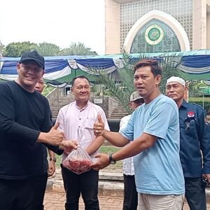 Bupati Lampung Selatan Serahkan Daging Kurban kepada Relawan JARMAS