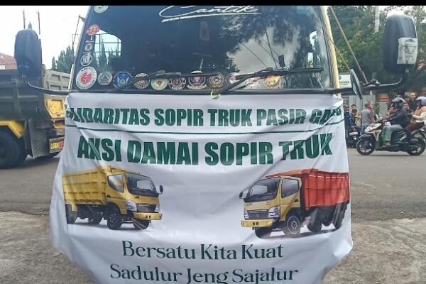 Ratusan Sopir Dump Truk Kepung DPRD Garut, Tuntut Pemangkasan Jam Operasional Tronton dan Normalisasi Harga Pasir