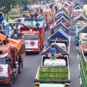 Aksi Serentak Sopir Truk Tolak Aturan ODOL, Distribusi Barang Terganggu