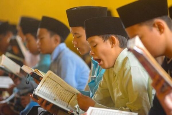 Kebijakan Pemprov Jabar Dinilai Diskriminatif terhadap Pesantren