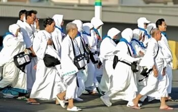 Jamaah haji berjalan kaki sejauh 10 km