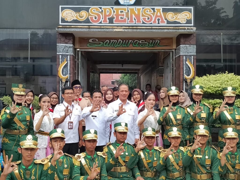 Pengelolaan Sampah Berbasis Ecobrick SMPN 1 Purwakarta Simbol Perlawanan Terhadap Darurat Sampah Plastik Dapat Sorotan Menteri Lingkungan Hidup