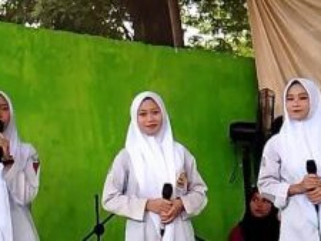 MTs Albarokah Karawang Gelar Perpisahan Secara Sederhana Namun Penuh Makna, Tangis Harupun Pecah