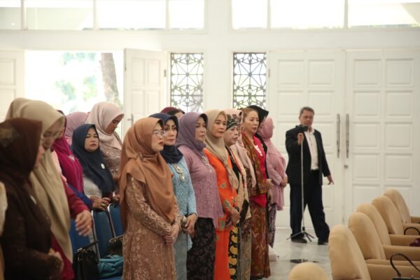 Wahegar Gaungkan “Wanita Berkebaya untuk Dunia”, Mantapkan Kiprah dalam Pemberdayaan Perempuan Garut