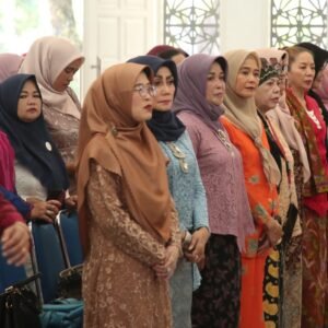Wahegar Gaungkan “Wanita Berkebaya untuk Dunia”, Mantapkan Kiprah dalam Pemberdayaan Perempuan Garut