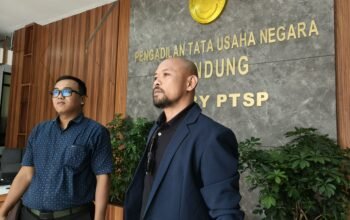 Ketua GLMPK, Bakti Safaat (jas) bersama Kuasa Hukum GLMPK, Asep Muhidin, S.H., M.H. (ft: red)