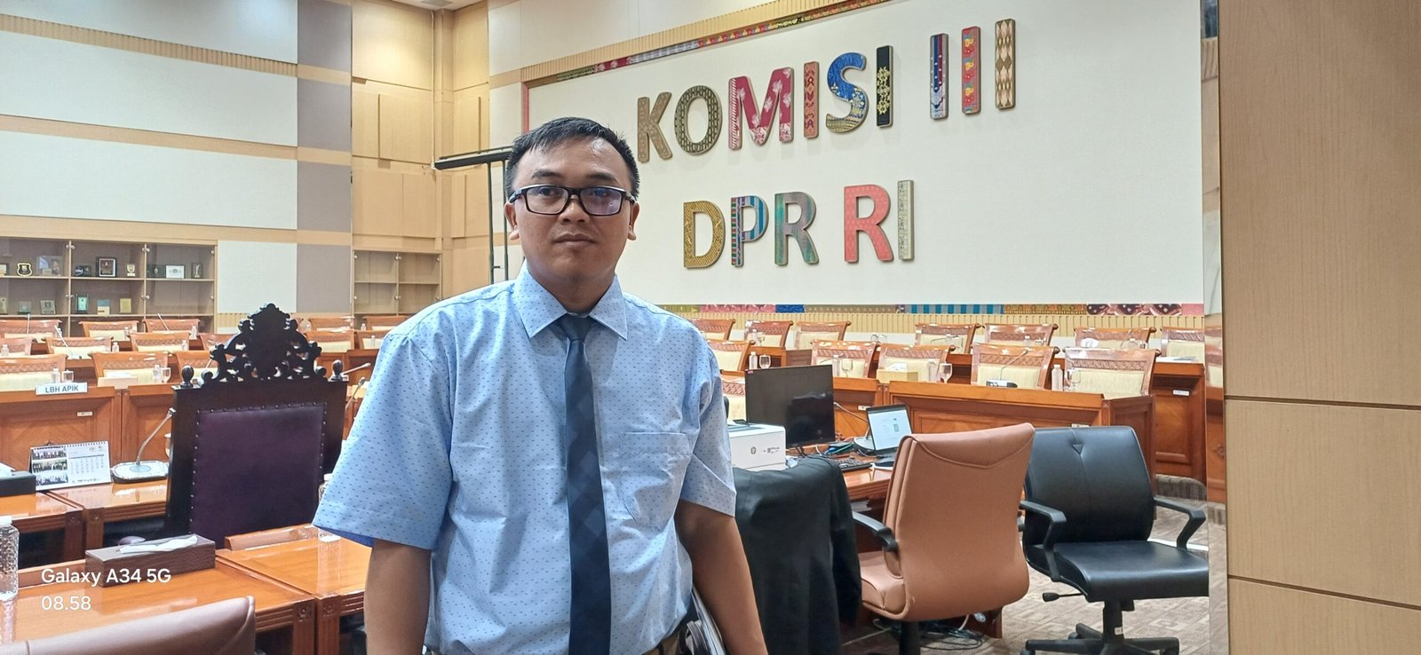 Kuasa Hukum keluarga Almarhum Dindin Rinaldi Choerul Insan, salah seorang guru yang disebut pihak Kepolisian meninggal karena bunuh diri. Sementara pihak keluarga tidak percaya sehingga meminta pihak kepolisian melakulan eksumasi terhadap jasad korban untuk memastikan alasan kematian Dindin yang selama hidupnya bertugas sebagai guru di SDN Pajaten II Pangandaran, Jawa Barat. (Ft: ist)